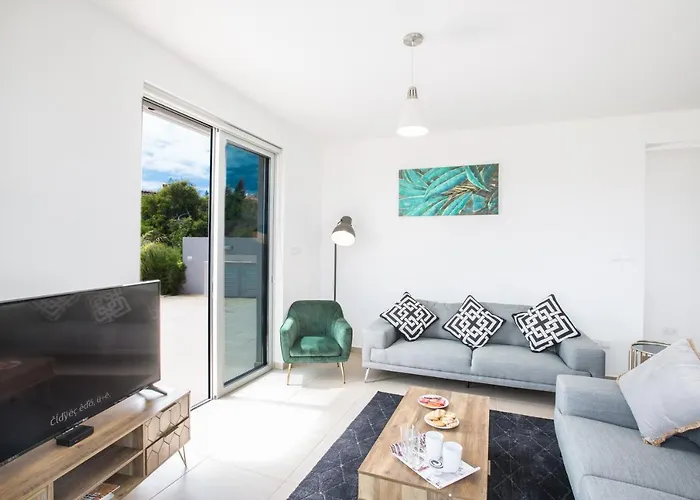 Polymnia Luxury Vila *